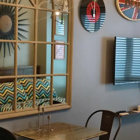 Studio Premier Suite Makatii By Christine Suites Ph